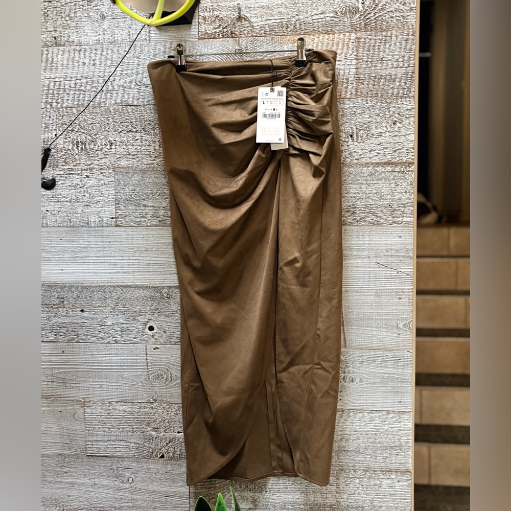 🏷 ZARA | NWT Ruched High-Low Faux Suede Long Skirt - Women's L, Tan